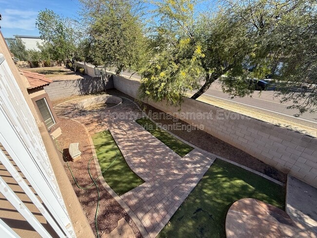 Building Photo - 1677 S Peppertree Dr