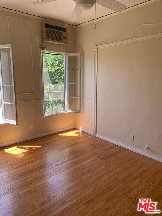 Building Photo - 802 N Sweetzer Ave