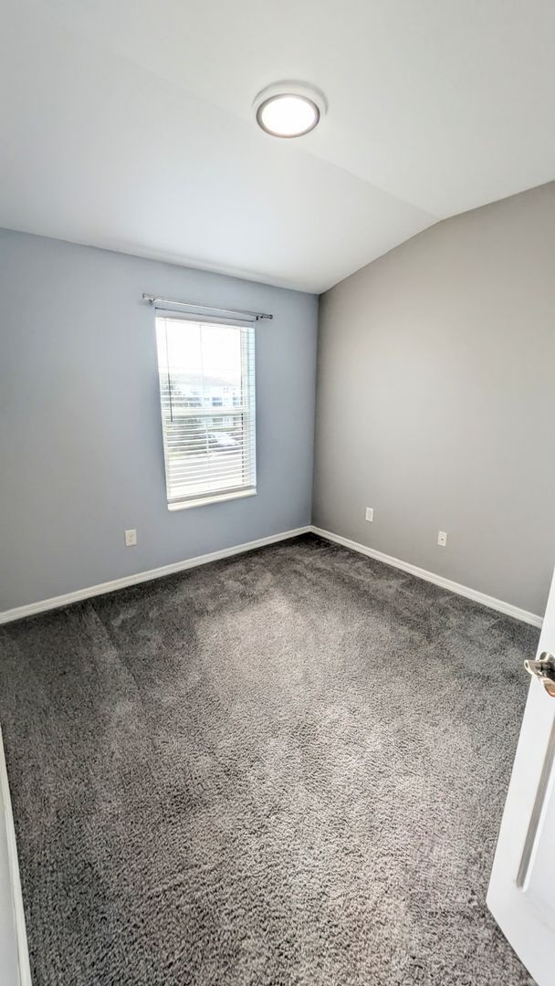 Building Photo - Annual UNfurnished almost BRAND NEW townhome just south of University and Lockwood Ridge!