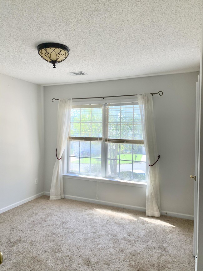 Building Photo - 485 Chippenham Ct