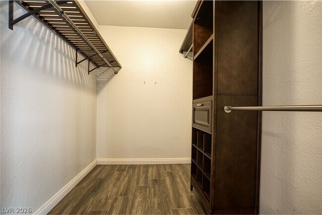 Building Photo - 3956 Clear View Dr