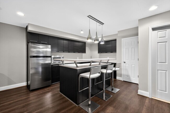 Building Photo - 4 Bed, 4.5 Bath Single Family Home in Clar...