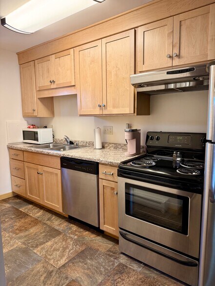 Building Photo - 501 Shepard Ter