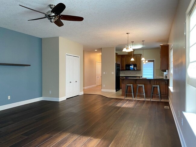 Building Photo - Lovely Modern Westside Home