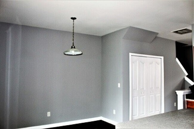 Building Photo - 3BR/2.5BA Townhome in Cobblestone Cove, Move In Ready - Paint and Flooring is new