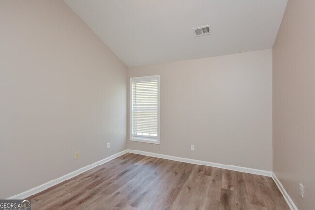 Building Photo - 137 Lantana Dr