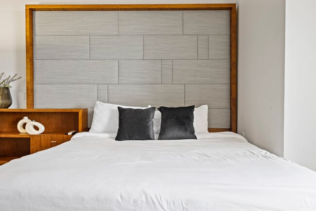 Building Photo - 45 NE 3rd Ave