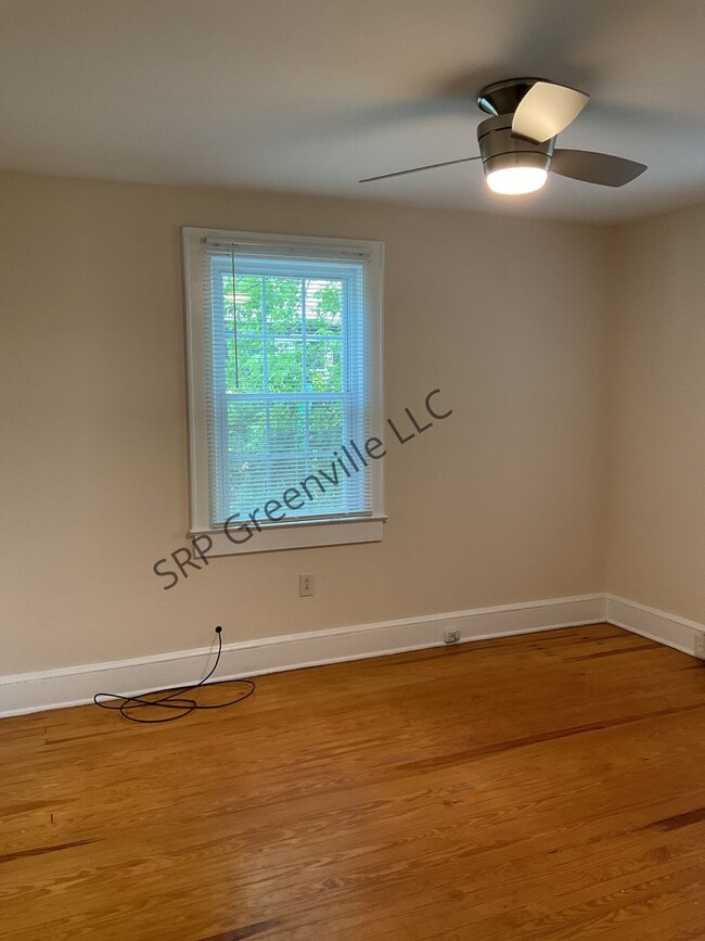 Building Photo - Newly Renovated 2 Bed 1 Bath Single Family...