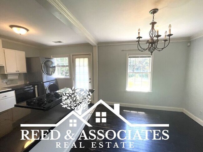 Building Photo - Updated Home Located in Berclair Area~