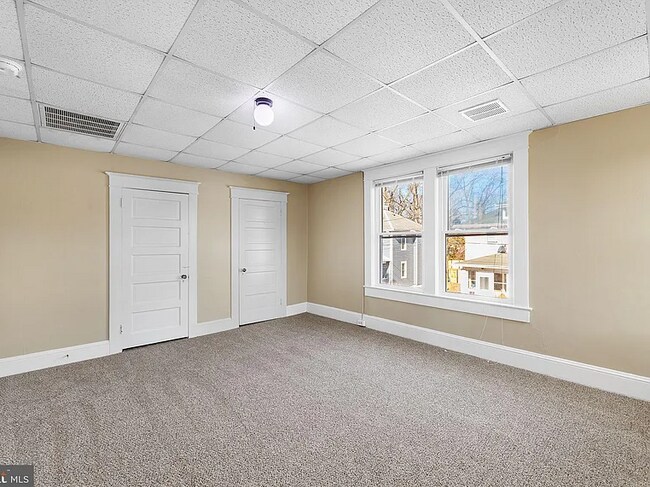 Building Photo - 406 E Pine St