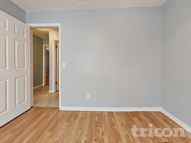 Building Photo - 910 Sunridge Point Dr