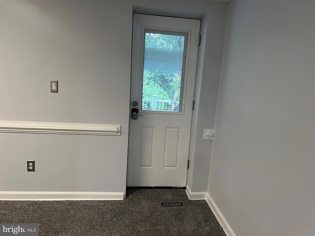 Building Photo - 216 Stern Cove