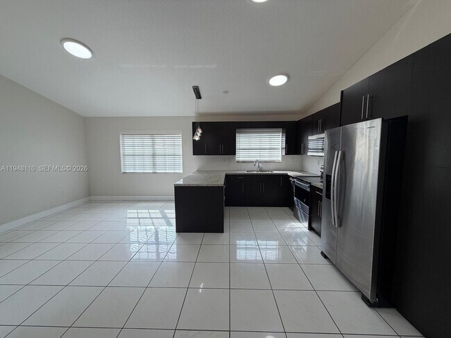 Building Photo - 9125 SW 166th Ave