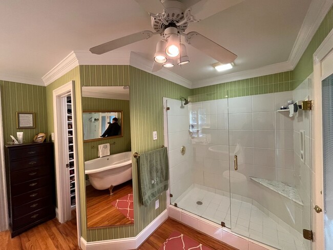 Building Photo - Incredible 5BD, 4.5BA House in Downtown Ra...