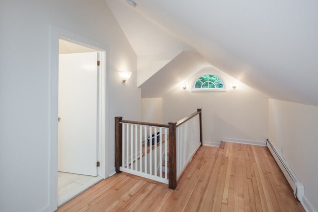 Building Photo - 40 Meadow Way