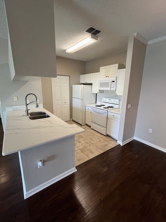 Building Photo - 2224 Arbor Lakes Cir