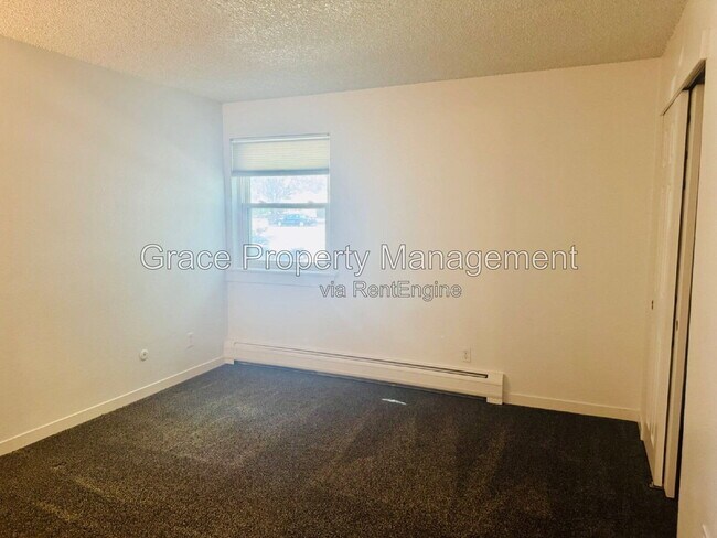 Building Photo - 501 Golden Cir