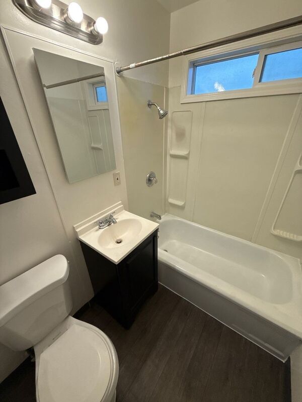 Building Photo - 273 Kearney St S