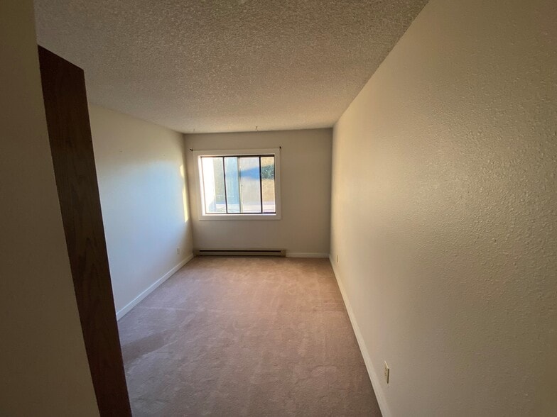 Building Photo - 65 Chestnut Grove Ave
