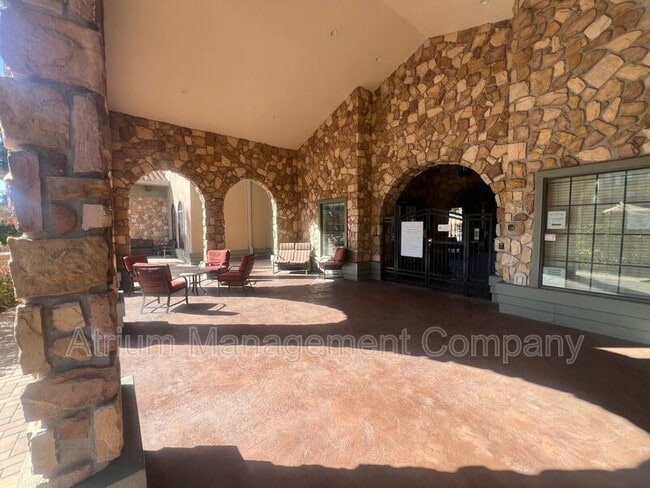 Building Photo - 903 Charo Pkwy