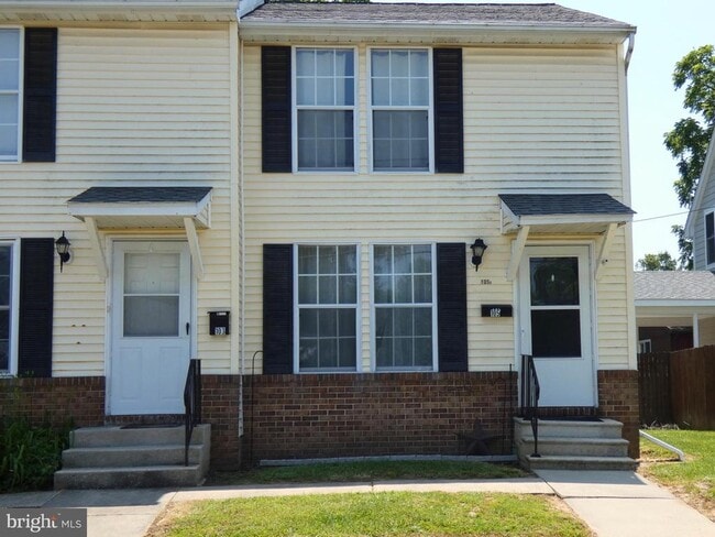 Primary Photo - 105 S Lynchburg St