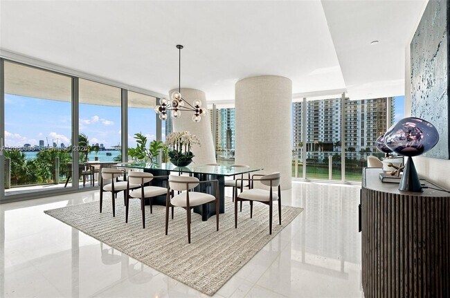 Building Photo - 300 Biscayne Blvd Way