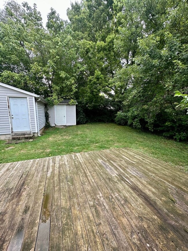 Building Photo - 717 Golfview Dr