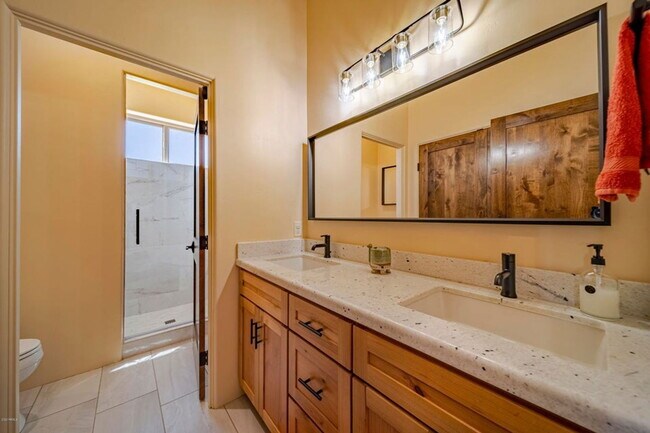 Building Photo - 335 Latigo Way