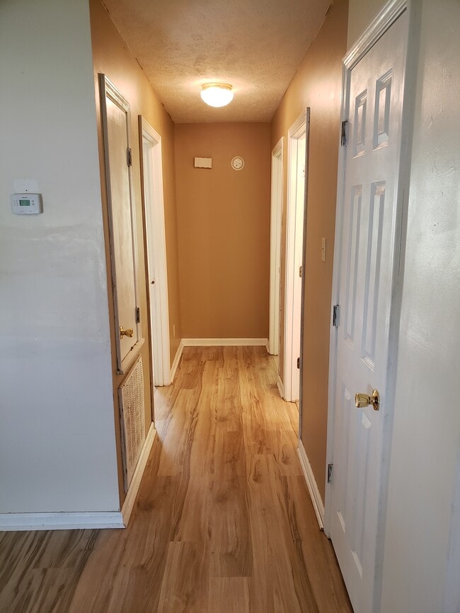Building Photo - 489 Penny Ln