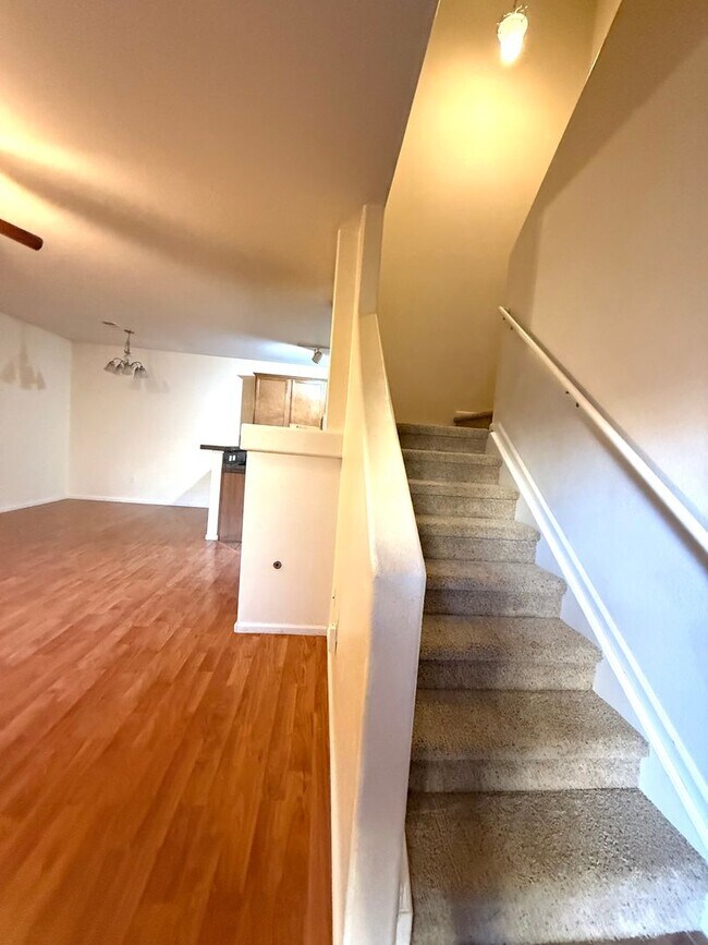 Building Photo - 2 bed/2.5 bath Townhome in Central Arvada ...