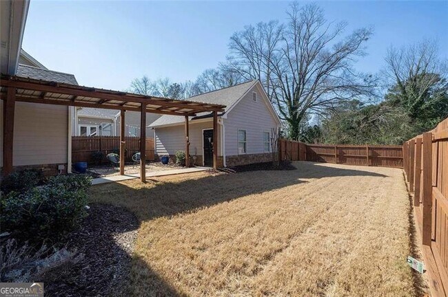Building Photo - 3165 Oakdale Rd