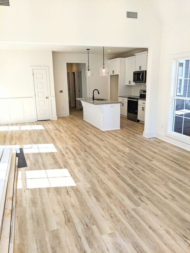 Building Photo - 2 Bedroom Cottage in Fox Run Village!