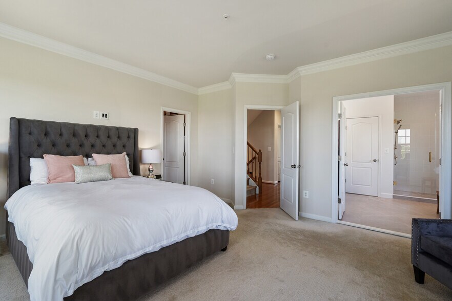 Building Photo - 500 Overlook Park Dr