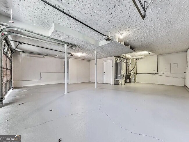 Building Photo - 2189 Chartwell Dr