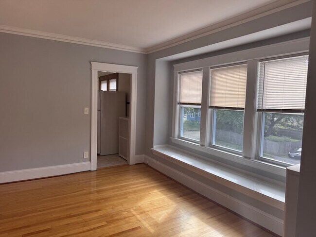 Building Photo - 398 Lovell St