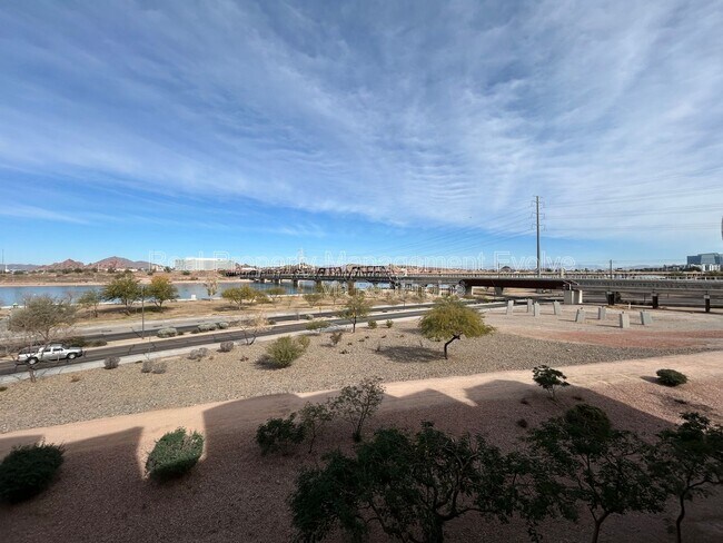 Building Photo - 425 W Rio Salado Pkwy