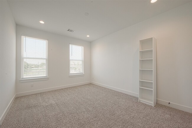 Building Photo - 13419 Scott St