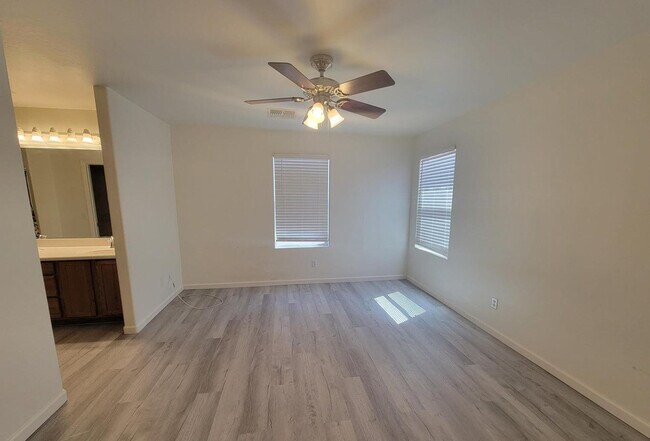 Building Photo - 7226 S 48th Glen