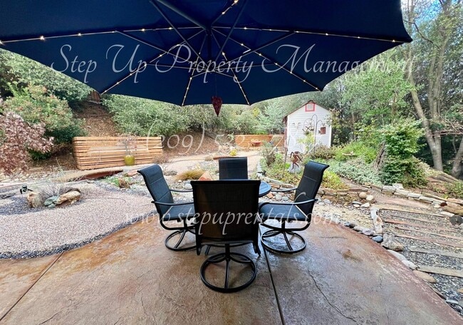 Building Photo - Fully Furnished 1 Bedroom Apartment w/ All Utilities Included!