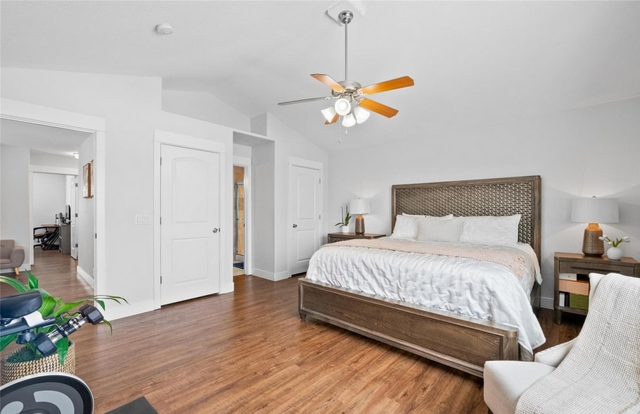 Building Photo - 2182 W Warren Ave