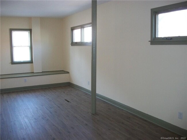 Building Photo - 35 Nash St