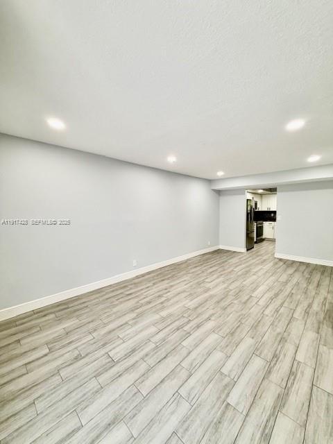 Building Photo - 3064 Riverside Dr