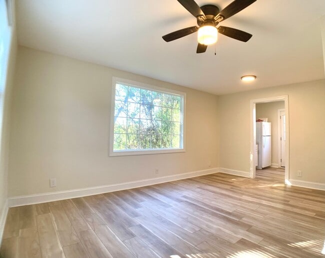 Building Photo - 47 Maple St