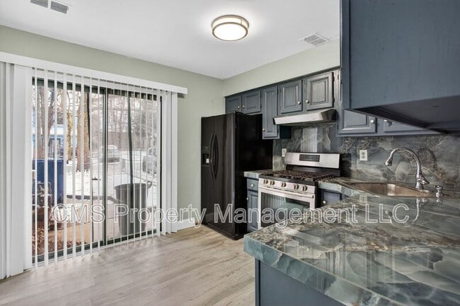 Building Photo - 1216 Thomas Ave