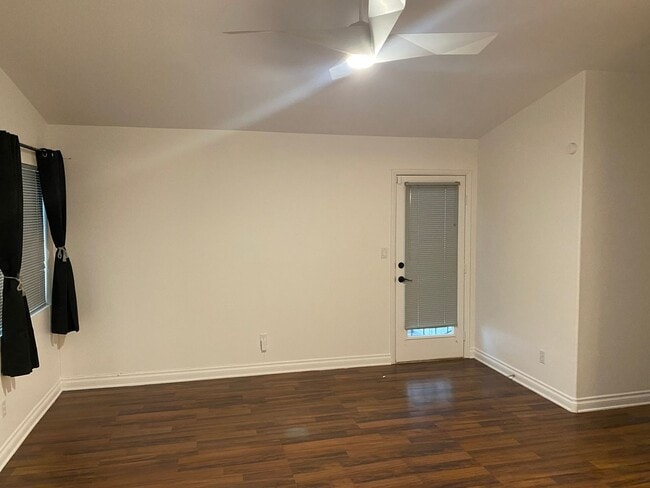Building Photo - NW!! Single Story!! No Carpet!! No HOA!! B...