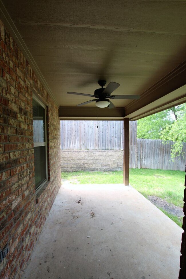 Building Photo - Beautiful 2 Bedroom, 2 Bathroom Townhome in South Tyler – Whitehouse ISD! 1/2 OFF FIRST FULL MONTH!