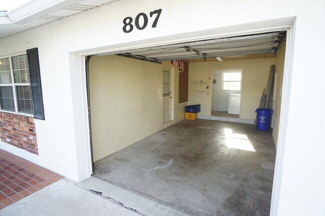 Building Photo - 807 Easterly Rd