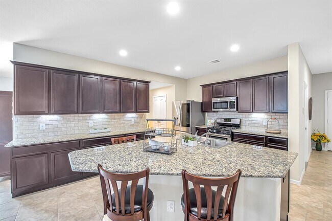 Building Photo - 3023 Dripping Springs Ct