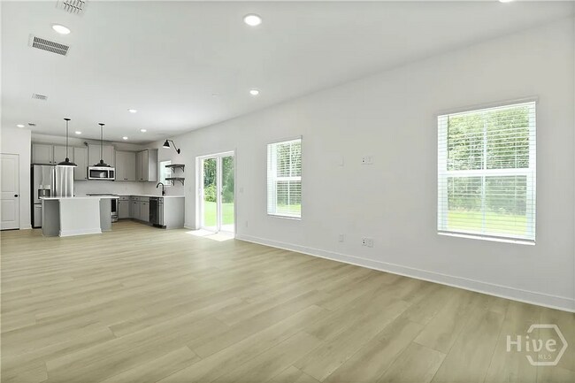 Building Photo - Beautiful 5-Bedroom, 3-Bath Home in Bloomingdale – Pet Friendly!