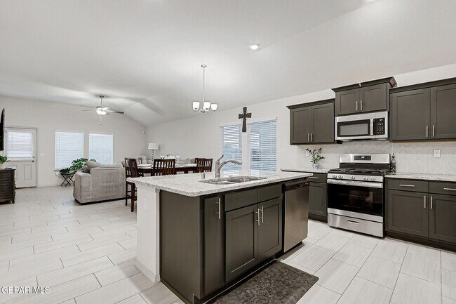 Building Photo - 7416 Tamarack Pl